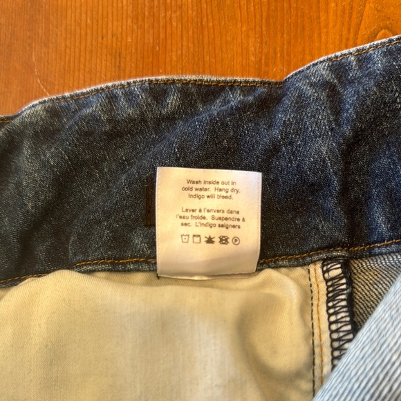 Stylish Blue Wide-Leg Jeans with Button Detail - Picture 7 of 8